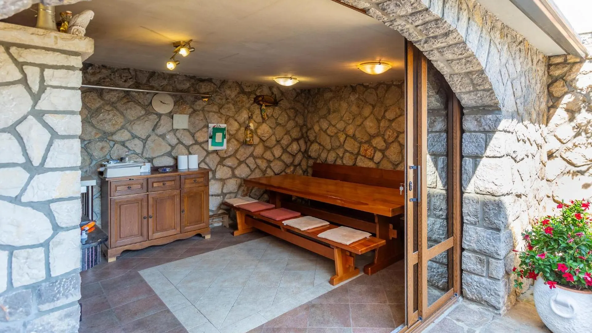 1 Bedroom Nice Apartment In Bogovici Malinska